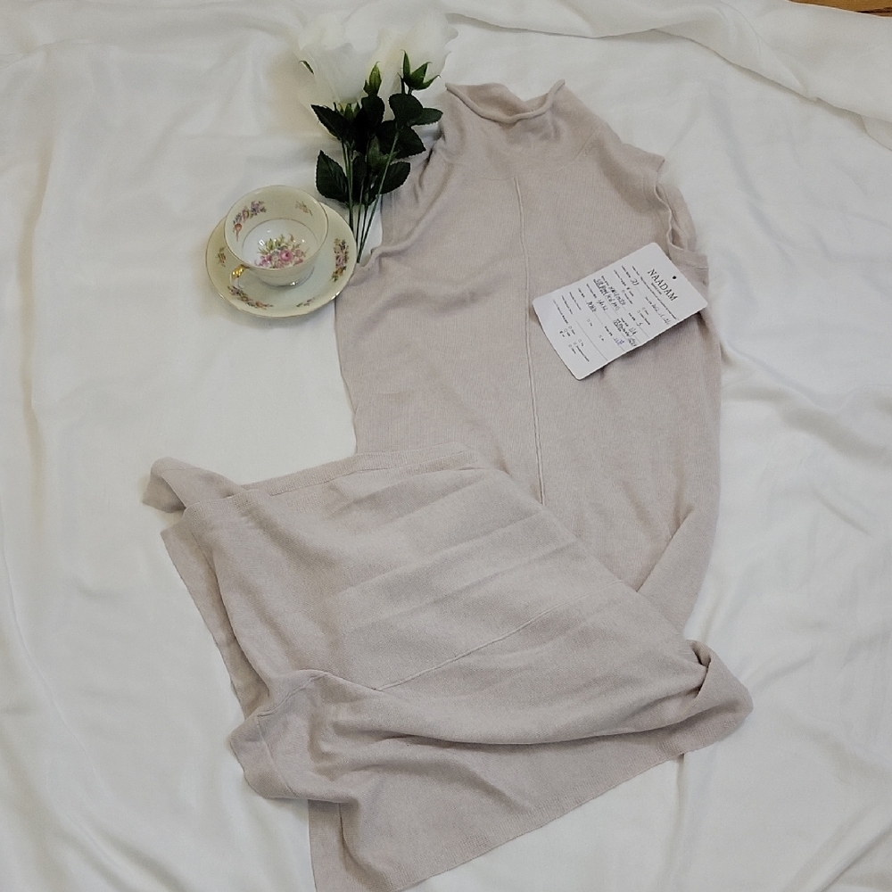 Elegant Sleeveless Midi Dress